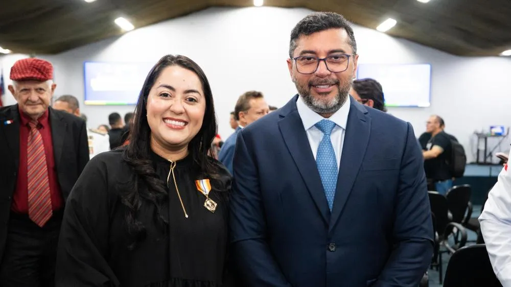 Prefeita Macelly Veras é homenageada com medalha de honra pelo CBMAM