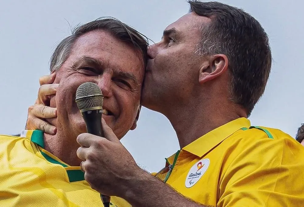 Jair Bolsonaro indica Flávio como candidato em 2026