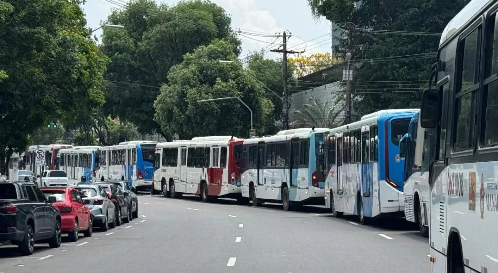 Sem salários em dia, rodoviários aprovam greve por tempo indeterminado em Manaus