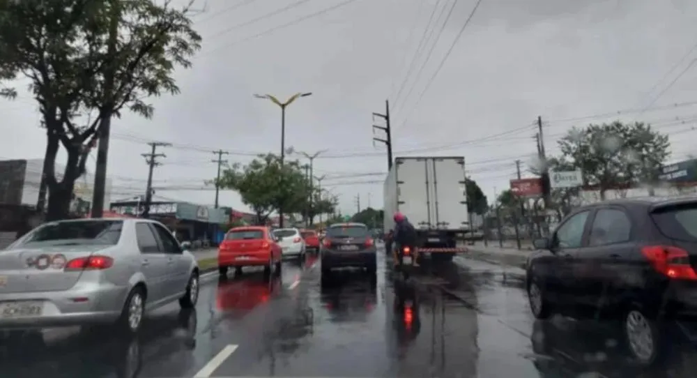 Seis ocorrências são registradas em Manaus durante as chuvas desta quinta-feira (6)