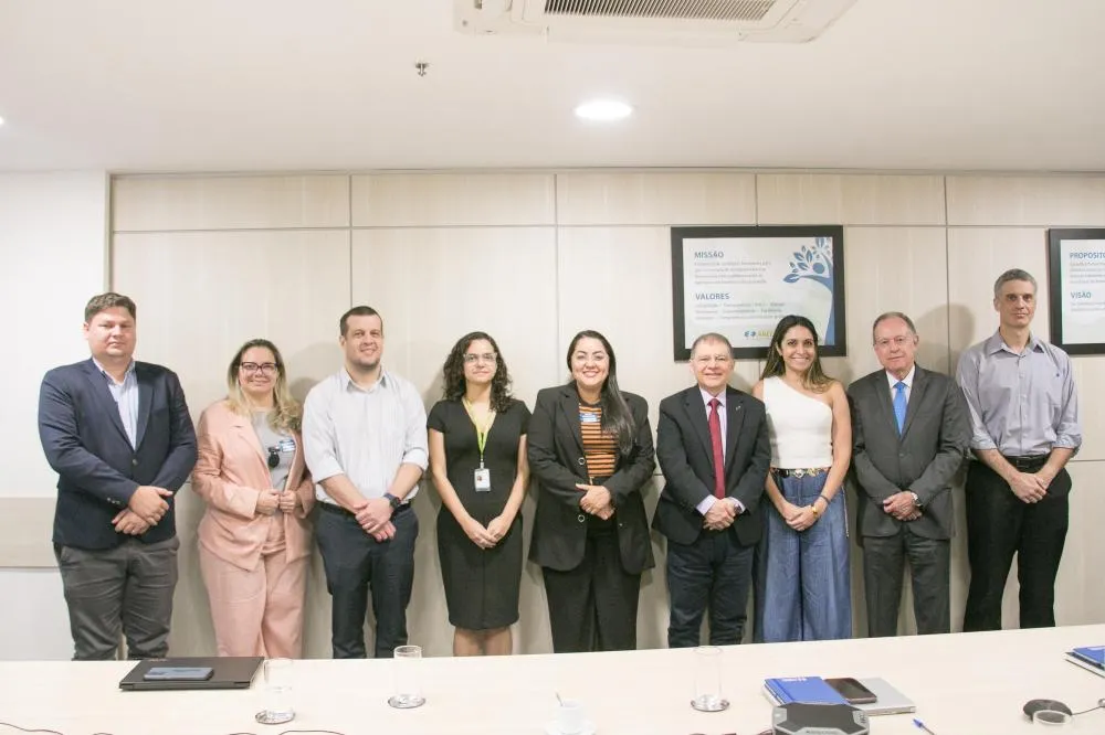 Prefeita Macelly Veras trata da expansão da rede elétrica em comunidades de Maués